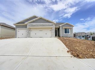 7475 NW Chambers Ct, Parkville, MO 64152