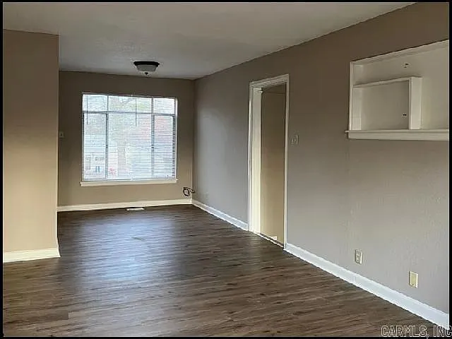 40 Barbara Dr — Photo 6