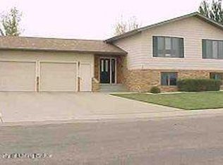 1044 18th St W, Dickinson, ND 58601