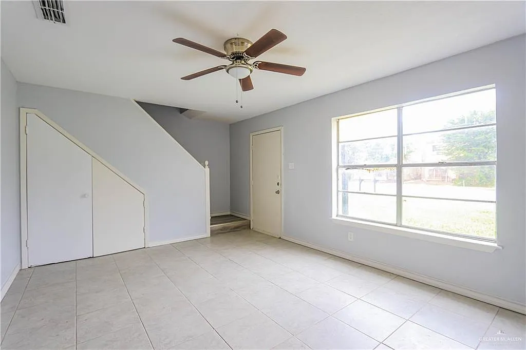 Unit Photo - 720 E Sugarcane Dr #2
