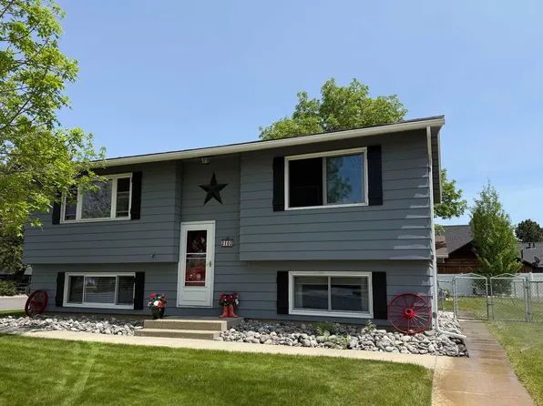 2102 10th St, Cody, WY 82414