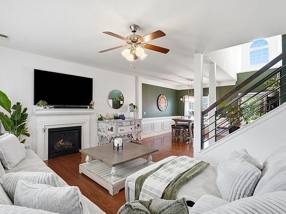 2nd image of 102 Tandil Ct