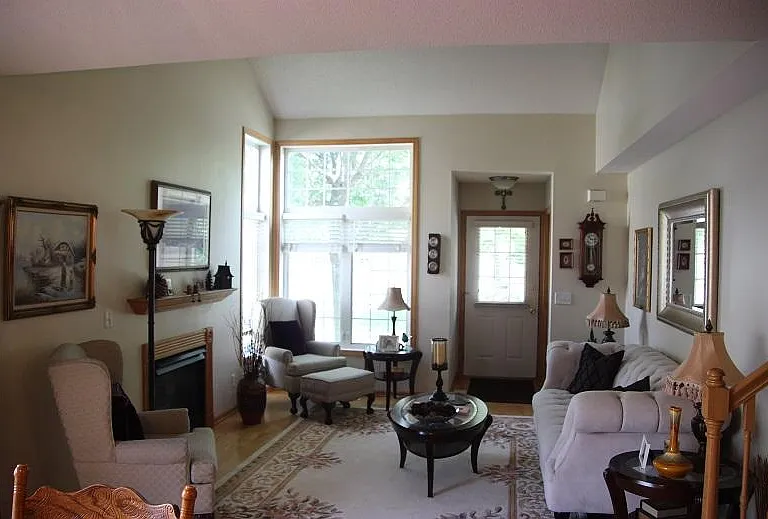 1328 Crown Oaks Dr NE — Photo 7