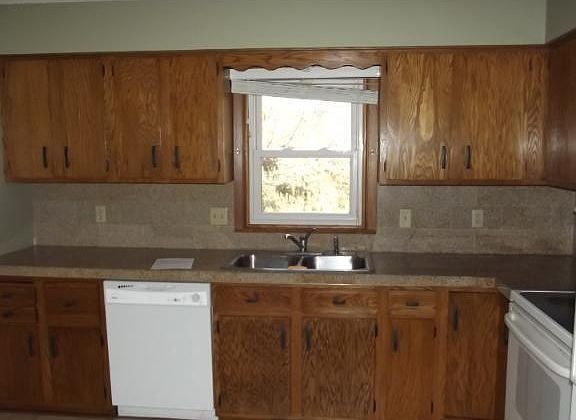 5th image of 3658 Hadley Ct N