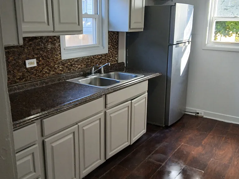 2417 East Ave — Photo 8