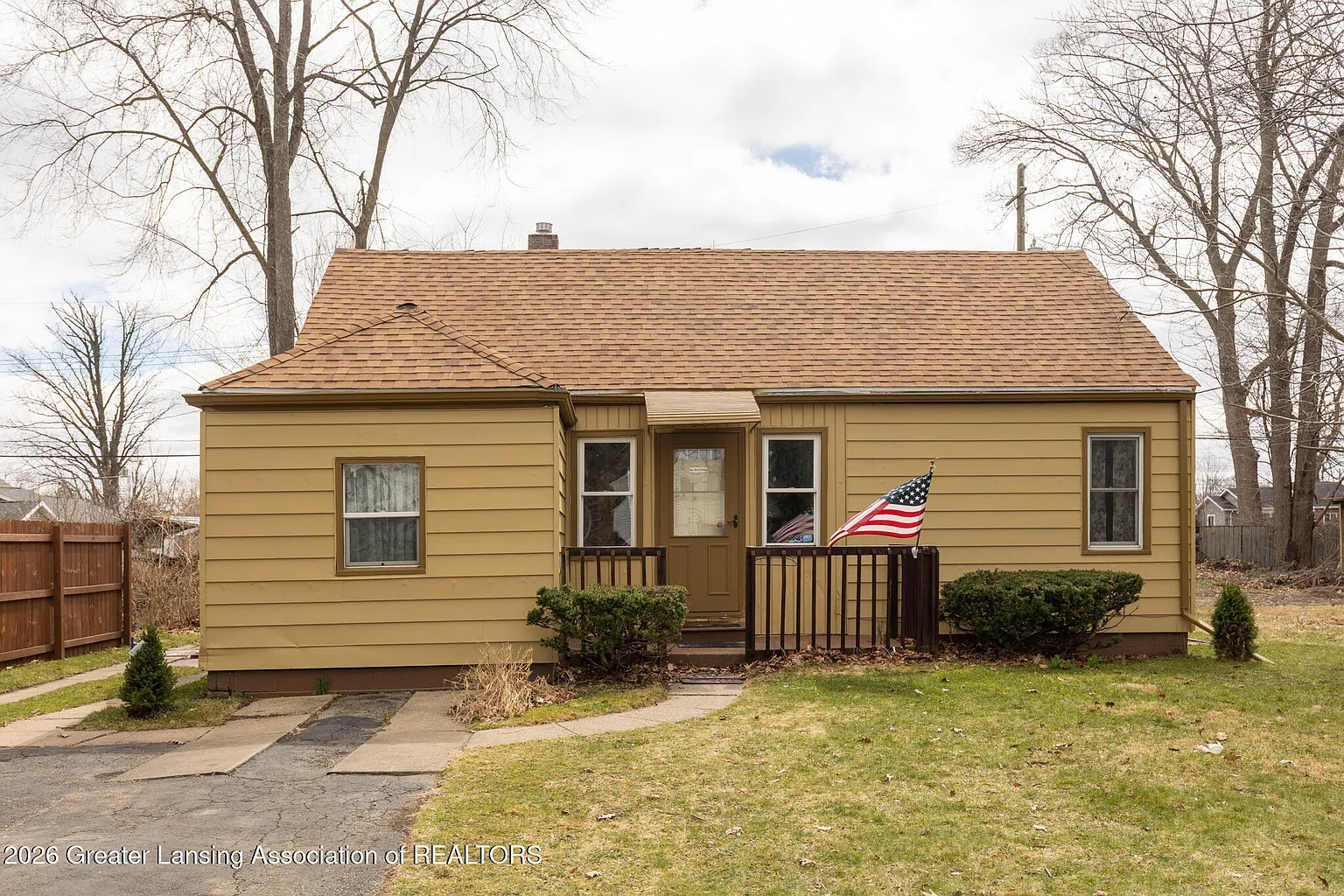 823 Loa St photo 1