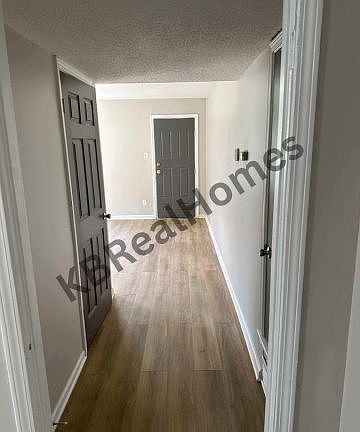 3rd image of 1038 N Claybrook St