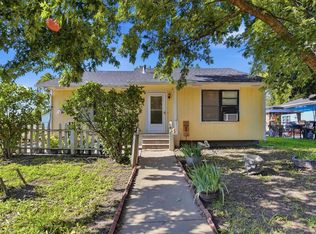 923 SE Wood St, Topeka, KS 66607