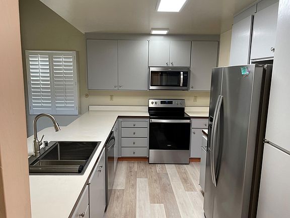 5th image of 73 Buckingham Dr