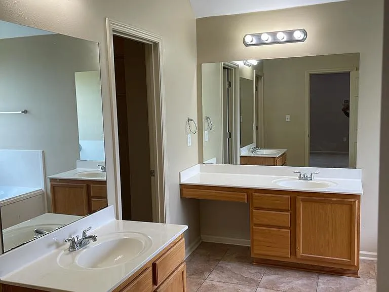 10037 Sandhill Ct — Photo 11