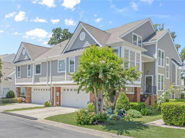 5440 Season Ln, Virginia Beach, VA 23455