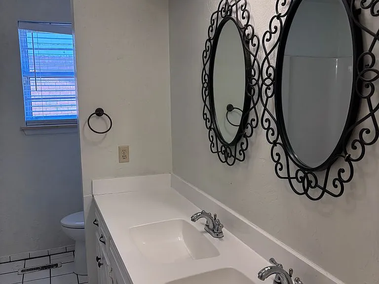 802 Amity Ln — Photo 29