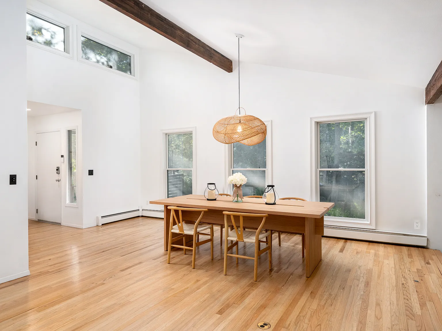 Quiet Contemporary in the Springs — Photo 2