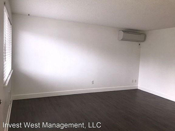3rd image of 1922 W Reserve St