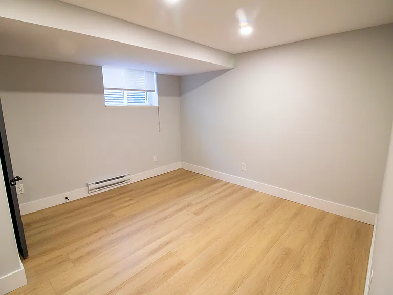 179 Burnside Dr #LOWER — Photo 22