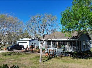 802 Bay St, Austwell, TX 77950