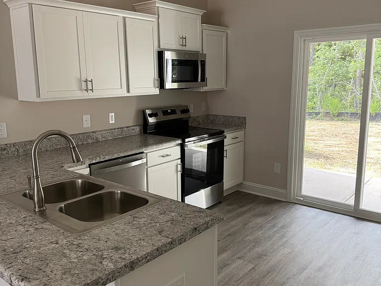 106 Loren Rd — Photo 4