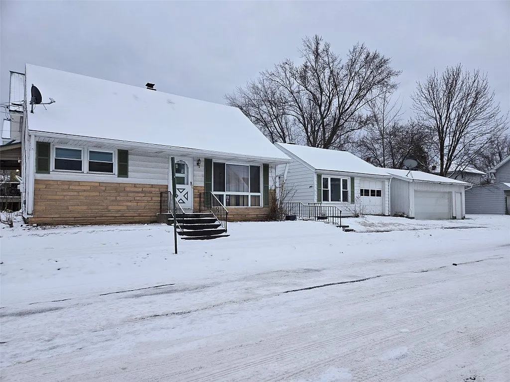 2202 Willow St photo 1