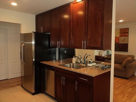 2nd image of 17 Gadsen Pl APT 1G