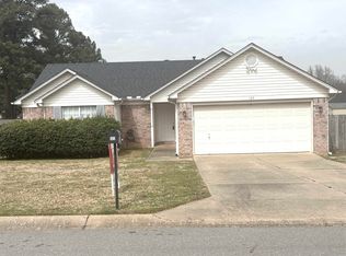 165 Rolling Oaks Dr, Maumelle, AR 72113