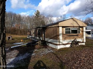 8761 E Sanders Rd, Vestaburg, MI 48891