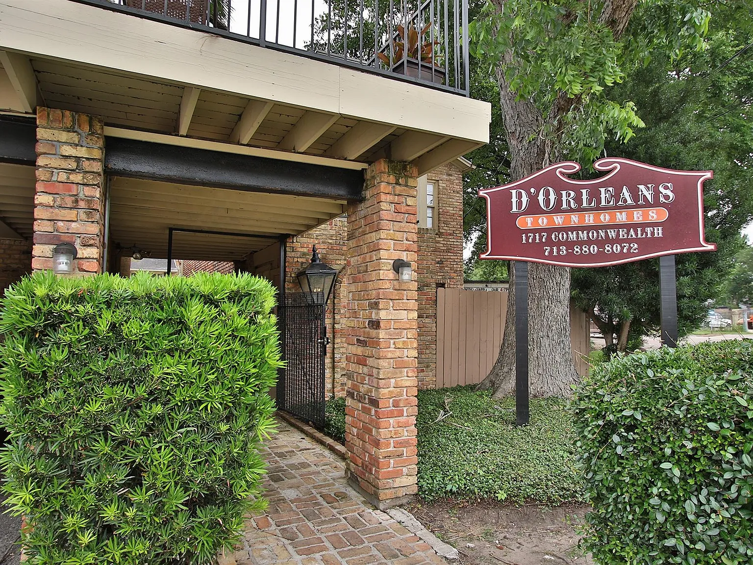 2 bed, 2.5 bath, 1300 sqft, $1,795 — Photo 2