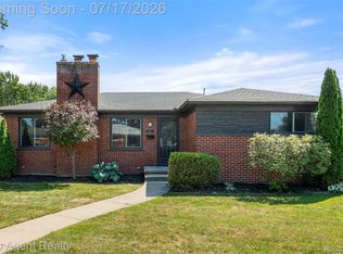 21541 Pallister St, Saint Clair Shores, MI 48080
