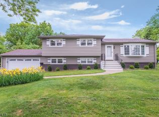 11 Lawrence Rd, Wayne, NJ 07470