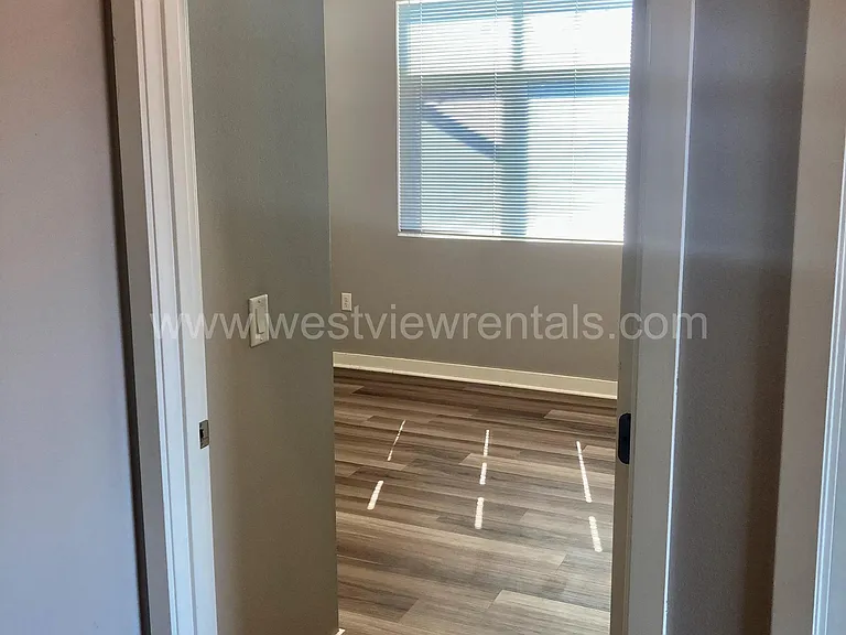 203 E Laurel St — Photo 108