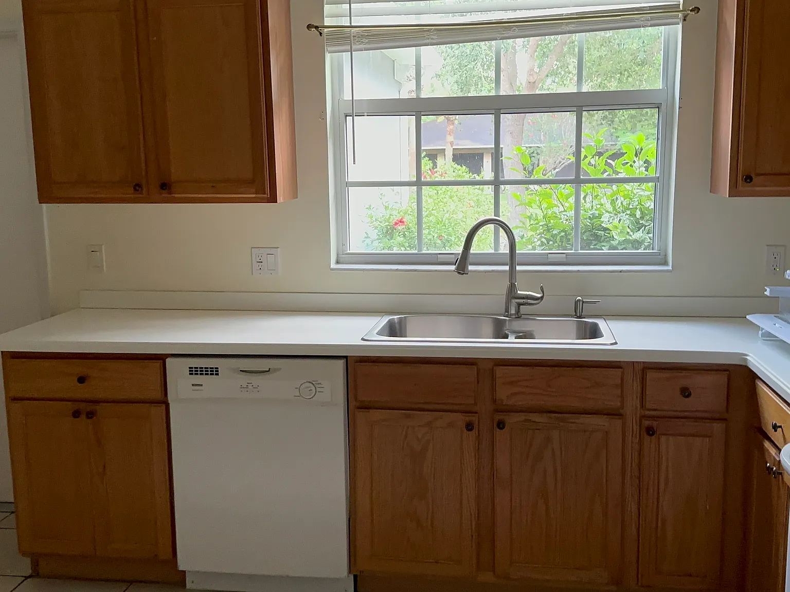 4 bed, 1658 sqft, $2,500 — Photo 2