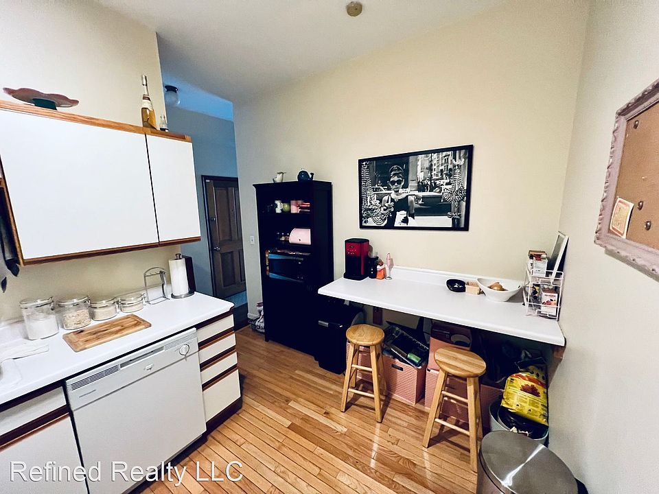 1st image of 556 W 37th St #11434548