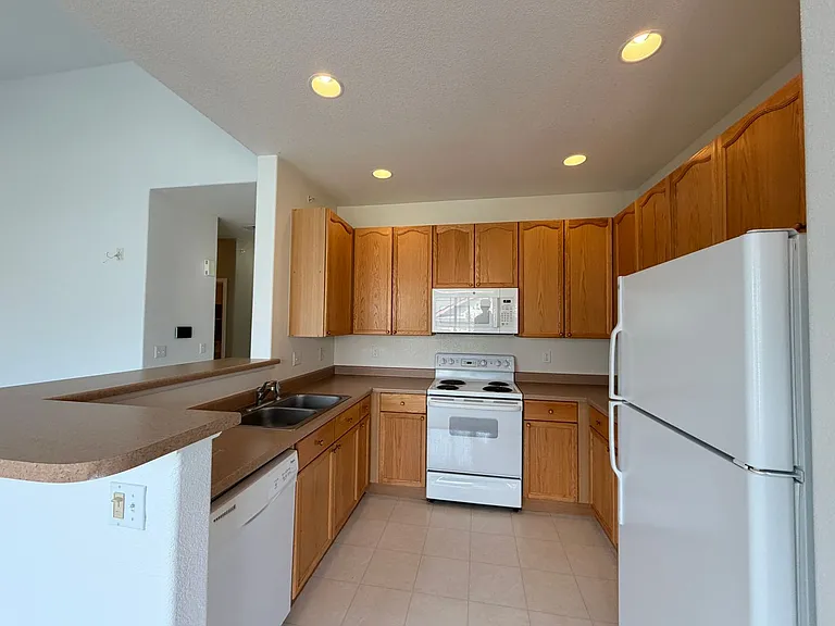 8456 S Hoyt Way #308 — Photo 4