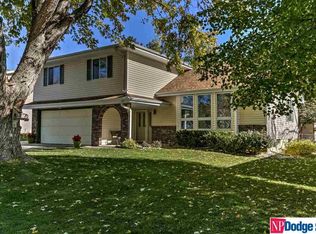 805 Tara Rd, Papillion, NE 68046