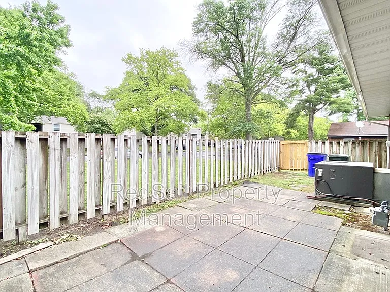 1449 Longdale Dr — Photo 17