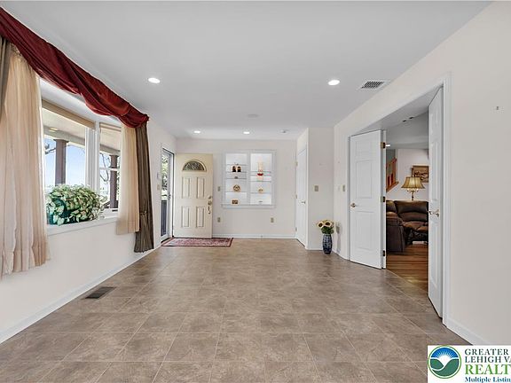 5th image of 1710 Memorial Ave