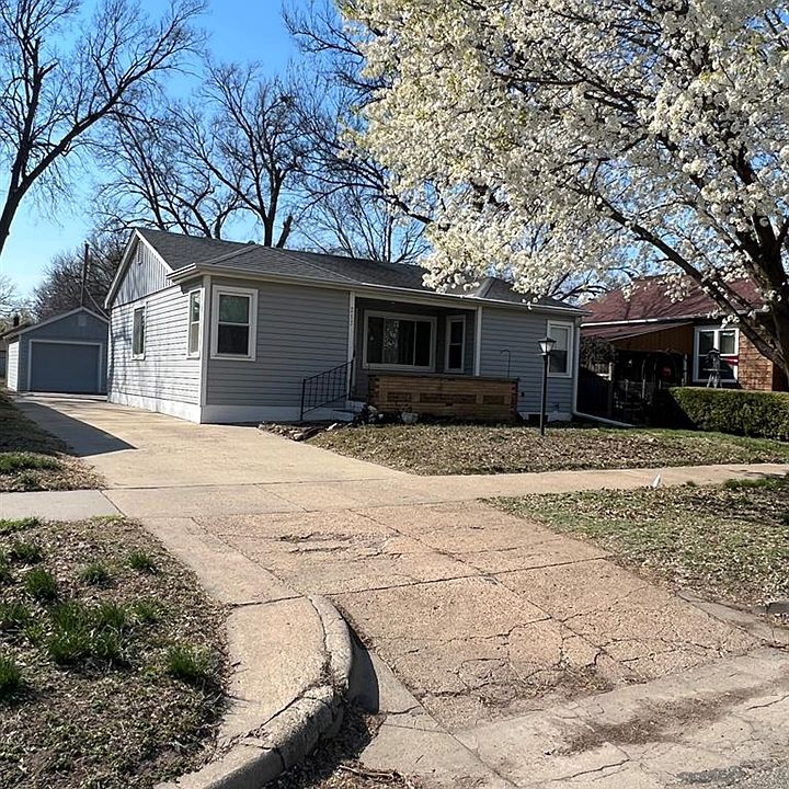 1st image of 213 N Kansas Ave