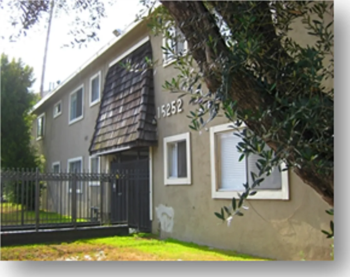 2 bed, 950 sqft, $1,995 — Photo 1