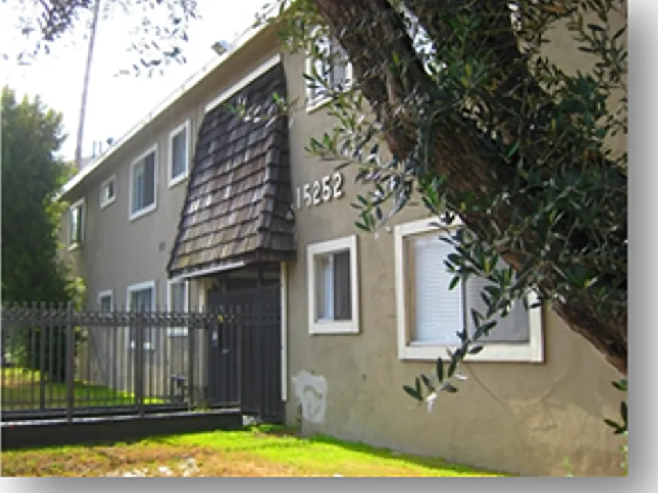 15252 Nordhoff St #10