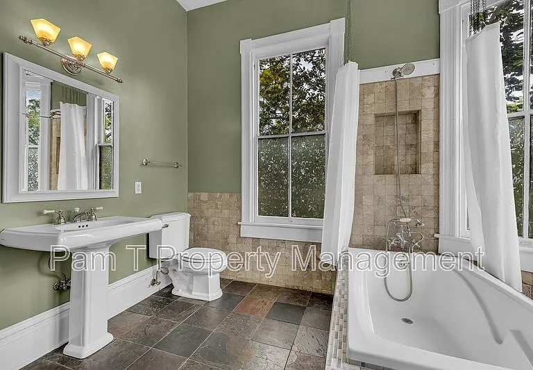 201 W 37th St #MAIN HOUSE — Photo 32
