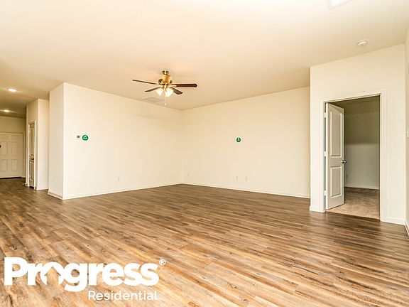 3rd image of 542 London Dr