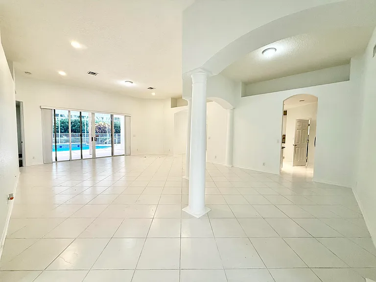 12310 Riverfalls Ct — Photo 4