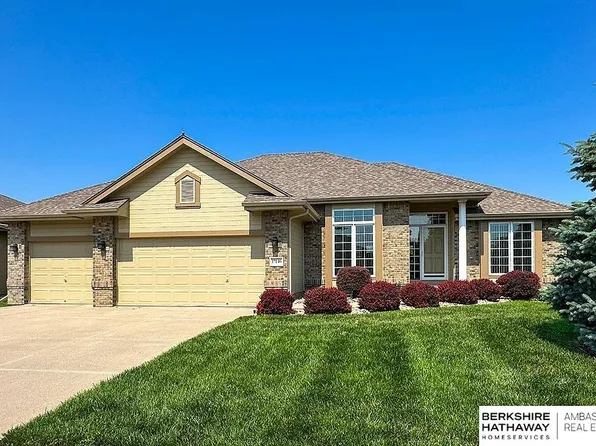 17140 Franklin Dr, Omaha, NE 68118