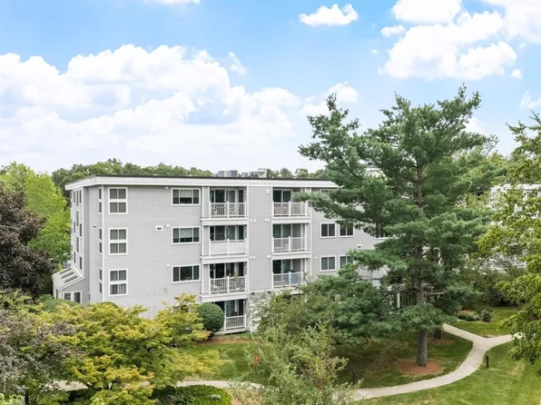 255 North Rd Unit 187, Chelmsford, MA 01824