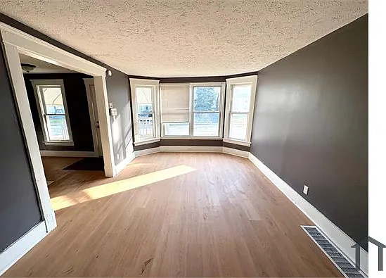 3 bed, 4159 sqft, $1,300 — Photo 2