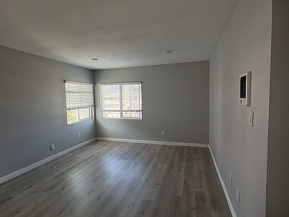 3rd image of 3931 Riviera Dr #3935-1/2