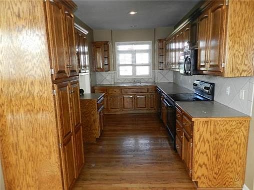 4th image of 8639 N Myrtle Ave