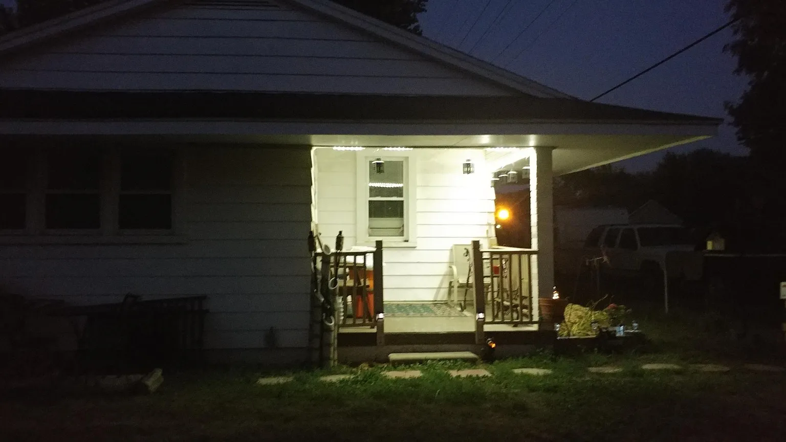 2098 Bomber Ave photo 1