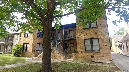 209 E Rosewood Ave Photo 1