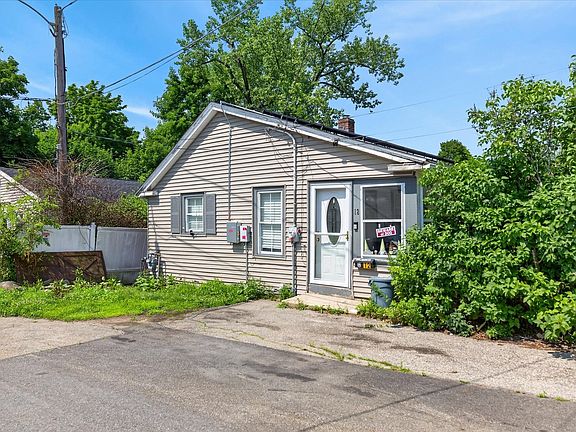 2nd image of 12 River Ct