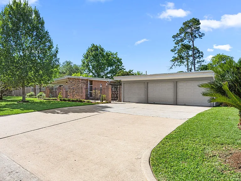 10310 Mayfield Rd — Photo 8